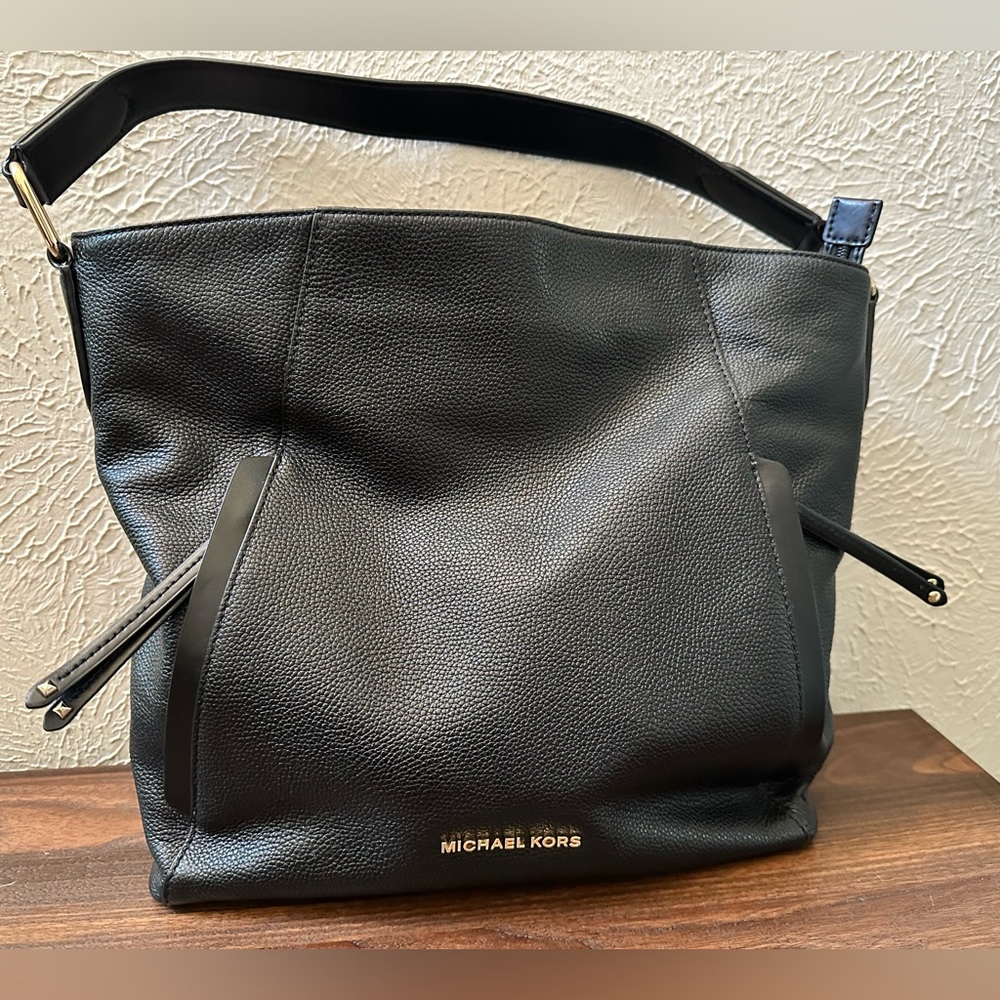 EUC Michael Kors Evie Leather Large Hobo Shoulder Bag